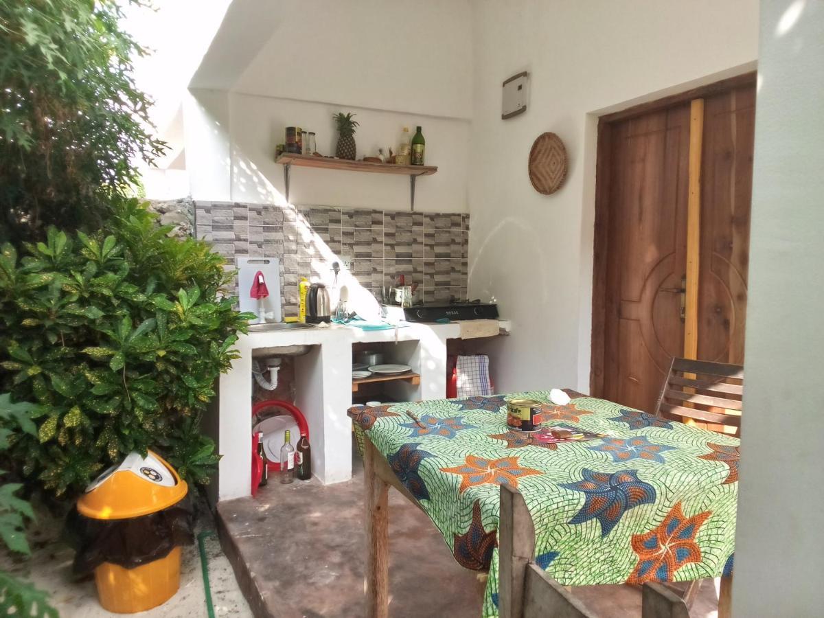 Moringe Home Stay - Village House 잠비아니 외부 사진